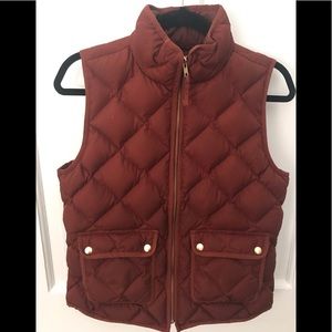J.Crew field down vest red-brown with gold snaps S